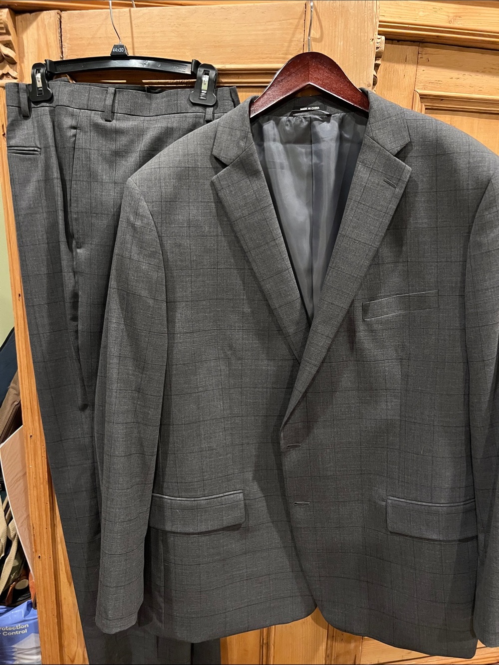 Liz Claiborne Men's Gray Windowpane Two-Piece Suit Jacket & Trousers